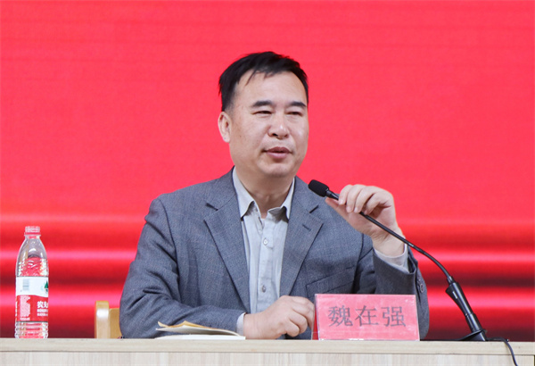 魏校长_副本.jpg