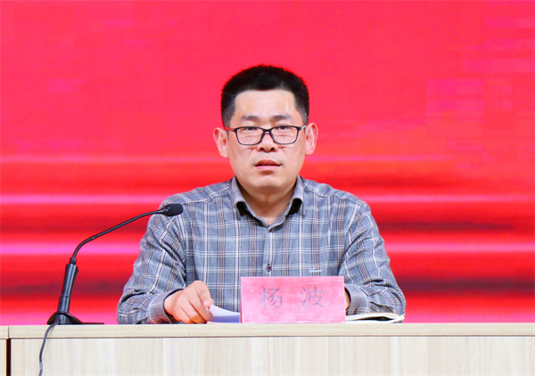 杨波_副本.jpg