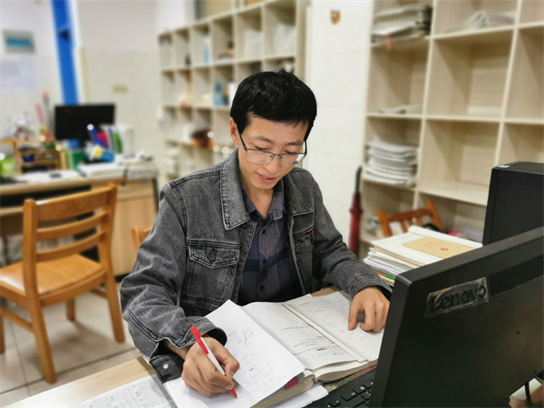 数学魏力伟.jpg